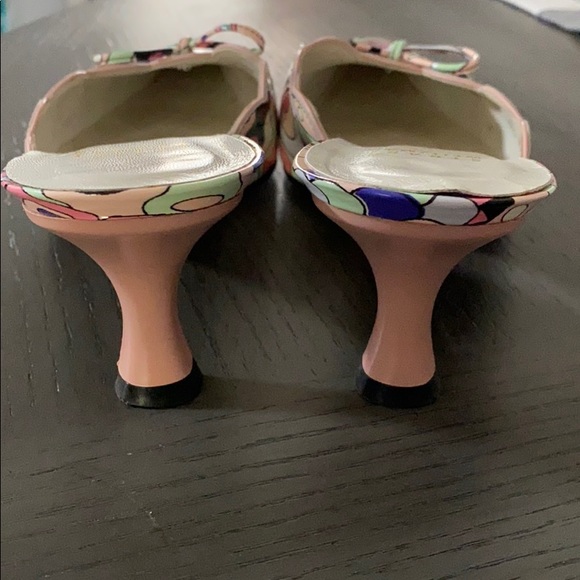 Stuart Weitzman Abstract Scallop Edge Slide Mule - Picture 5 of 7